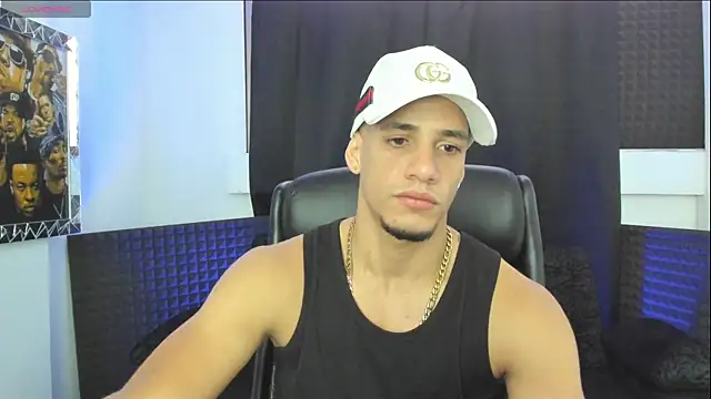 Snapshot of jhonnysnow17 chatting on June 20, 11:10 pm jhonnysnow17 online show from June 20, 11:10 pm