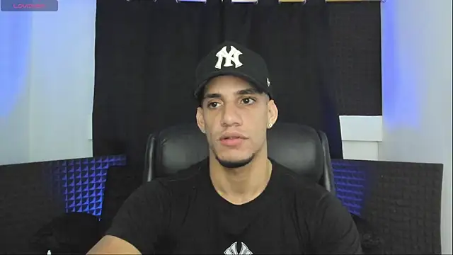 Snapshot of jhonnysnow17 chatting on July 12, 1:28 am jhonnysnow17 online show from July 12, 1:28 am