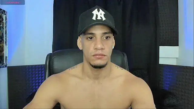 Snapshot of jhonnysnow17 chatting on June 28, 5:36 am jhonnysnow17 online show from June 28, 5:36 am
