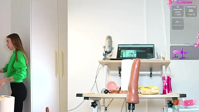 Snapshot of Miss69Ri99 chatting on October 15, 10:56 am Miss69Ri99 online show from October 15, 10:56 am