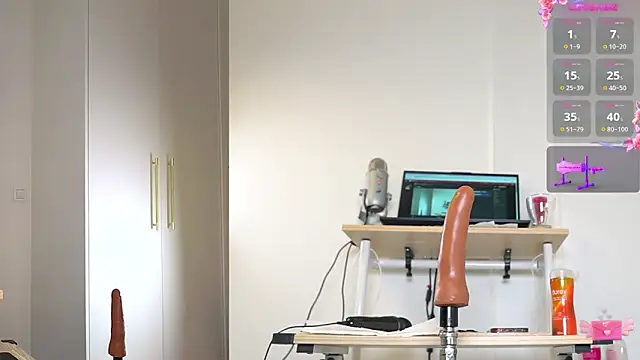 Snapshot of Miss69Ri99 chatting on October 7, 9:38 pm Miss69Ri99 online show from October 7, 9:38 pm