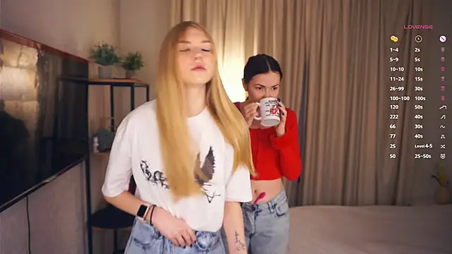 Snapshot of EllenReeves chatting on November 21, 5:06 am EllenReeves online show from November 21, 5:06 am