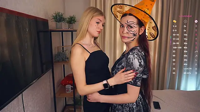 Snapshot of EllenReeves chatting on October 31, 6:32 am EllenReeves online show from October 31, 6:32 am