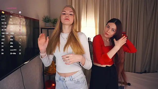 Snapshot of EllenReeves chatting on December 5, 6:12 am EllenReeves online show from December 5, 6:12 am