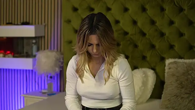 TiffanyMaze online show from September 11, 6:13 am