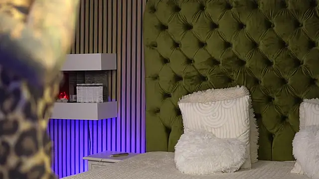 TiffanyMaze online show from October 2, 6:17 am