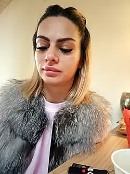 TiffanyMaze online show from April 6, 6:25 am