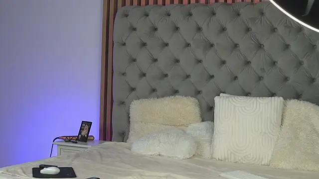 Snapshot of TiffanyMaze chatting on April 29, 4:05 am TiffanyMaze online show from April 29, 4:05 am