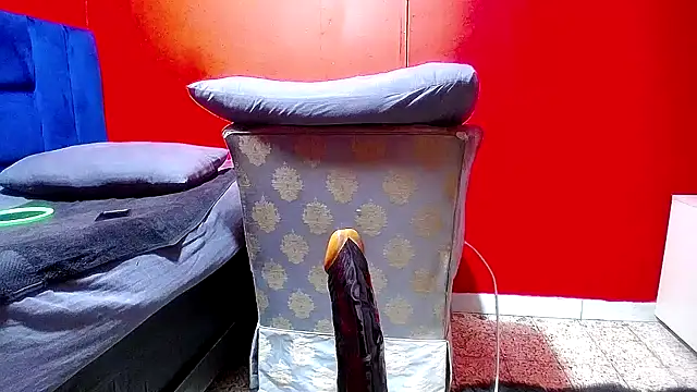 Snapshot of Lelety79 chatting on November 21, 1:59 am Lelety79 online show from November 21, 1:59 am