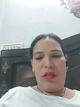 Snapshot of Poojabhabi101 chatting on July 3, 5:36 am Poojabhabi101 online show from July 3, 5:36 am