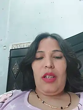Snapshot of Poojabhabi101 chatting on June 22, 6:32 am Poojabhabi101 online show from June 22, 6:32 am