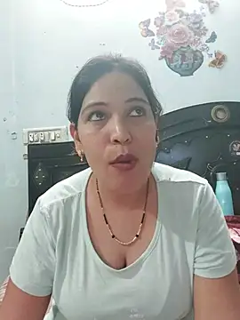 Snapshot of Poojabhabi101 chatting on June 23, 8:23 am Poojabhabi101 online show from June 23, 8:23 am