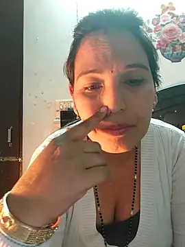 Poojabhabi101 online show from January 15, 7:45 am