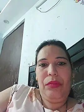 Snapshot of Poojabhabi101 chatting on June 12, 6:33 am Poojabhabi101 online show from June 12, 6:33 am