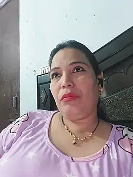 Snapshot of Poojabhabi101 chatting on July 12, 6:14 am Poojabhabi101 online show from July 12, 6:14 am