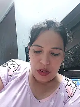Snapshot of Poojabhabi101 chatting on June 4, 6:07 am Poojabhabi101 online show from June 4, 6:07 am