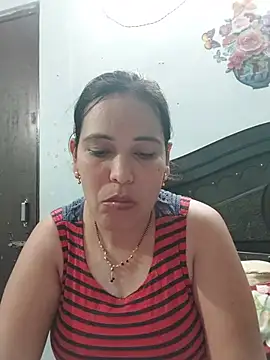 Snapshot of Poojabhabi101 chatting on July 16, 7:16 am Poojabhabi101 online show from July 16, 7:16 am