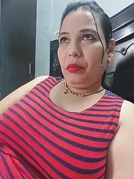 Snapshot of Poojabhabi101 chatting on July 8, 5:41 am Poojabhabi101 online show from July 8, 5:41 am