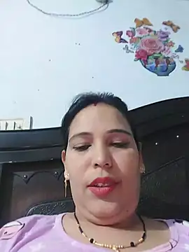 Snapshot of Poojabhabi101 chatting on June 16, 6:24 am Poojabhabi101 online show from June 16, 6:24 am