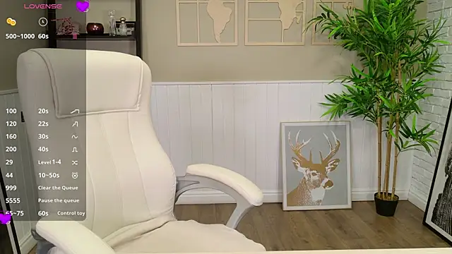 Snapshot of SelineSole chatting on December 2, 5:03 pm SelineSole online show from December 2, 5:03 pm