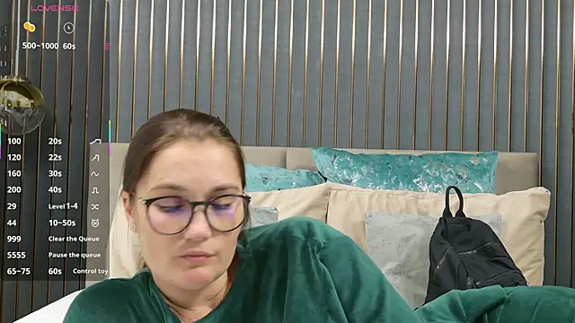 Snapshot of SelineSole chatting on November 4, 4:00 pm SelineSole online show from November 4, 4:00 pm