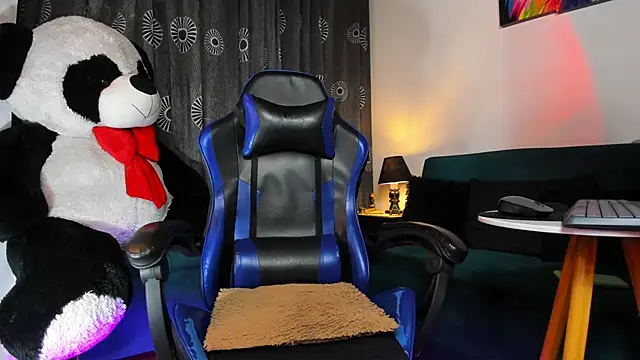 LiamCossio  online show from April 13, 11:14 am