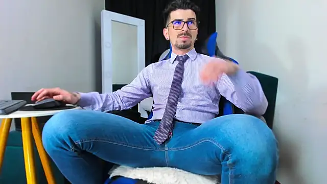 Snapshot of LiamCossio_ chatting on January 11, 10:51 pm LiamCossio  online show from January 11, 10:51 pm