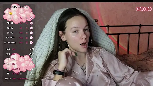 Snapshot of lil_luna_x chatting on January 20, 2:03 pm lil luna x online show from January 20, 2:03 pm