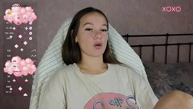 Snapshot of lil_luna_x chatting on September 9, 8:40 pm lil luna x online show from September 9, 8:40 pm