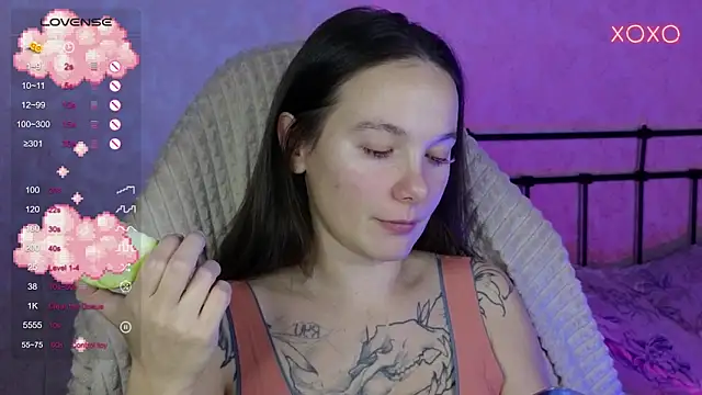 Snapshot of lil_luna_x chatting on October 25, 5:35 pm lil luna x online show from October 25, 5:35 pm