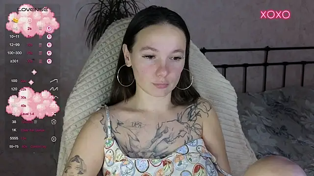 Snapshot of lil_luna_x chatting on November 15, 8:02 pm lil luna x online show from November 15, 8:02 pm