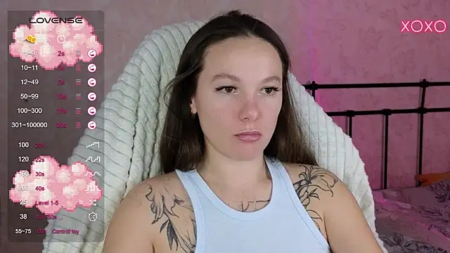 Snapshot of lil_luna_x chatting on February 19, 12:55 pm lil luna x online show from February 19, 12:55 pm