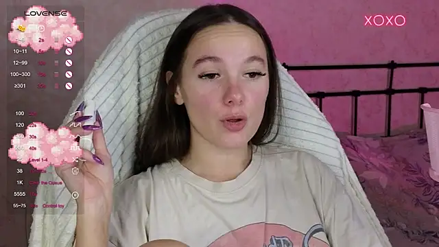 Snapshot of lil_luna_x chatting on November 1, 6:46 pm lil luna x online show from November 1, 6:46 pm