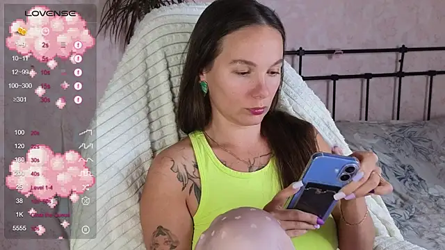 lil luna x online show from May 27, 3:52 pm