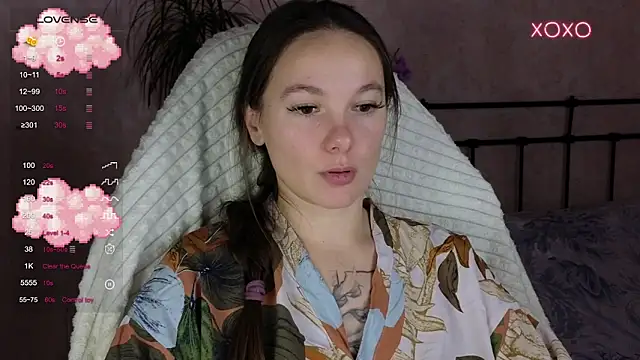 Snapshot of lil_luna_x chatting on November 13, 10:24 pm lil luna x online show from November 13, 10:24 pm