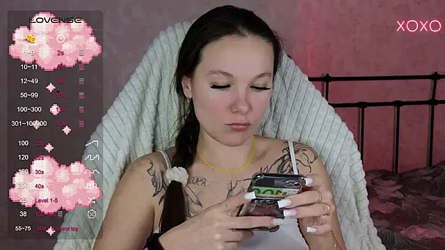 Snapshot of lil_luna_x chatting on February 26, 12:49 pm lil luna x online show from February 26, 12:49 pm