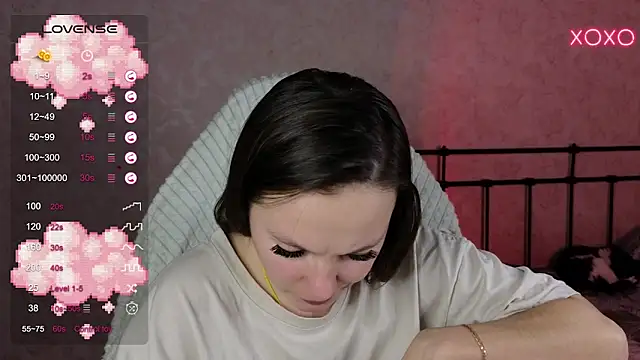 Snapshot of lil_luna_x chatting on February 26, 6:59 pm lil luna x online show from February 26, 6:59 pm