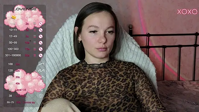 Snapshot of lil_luna_x chatting on February 13, 3:56 pm lil luna x online show from February 13, 3:56 pm