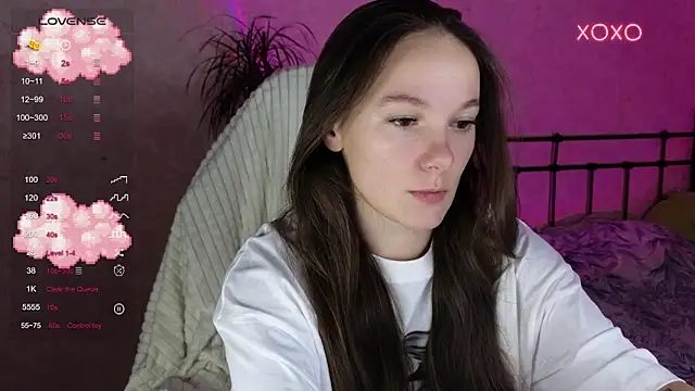 Snapshot of lil_luna_x chatting on December 5, 5:44 pm lil luna x online show from December 5, 5:44 pm