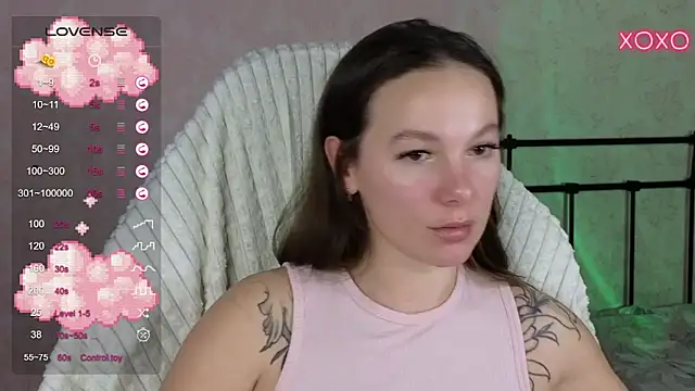 Snapshot of lil_luna_x chatting on February 17, 1:00 pm lil luna x online show from February 17, 1:00 pm