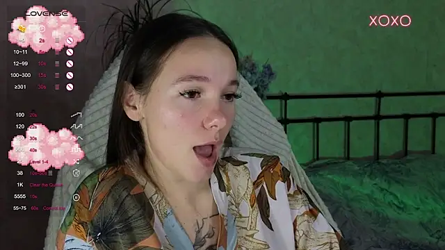 Snapshot of lil_luna_x chatting on November 12, 8:34 pm lil luna x online show from November 12, 8:34 pm