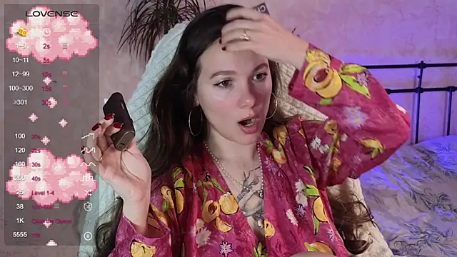 lil luna x online show from April 28, 11:03 am