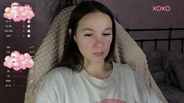 Snapshot of lil_luna_x chatting on November 17, 2:43 pm lil luna x online show from November 17, 2:43 pm