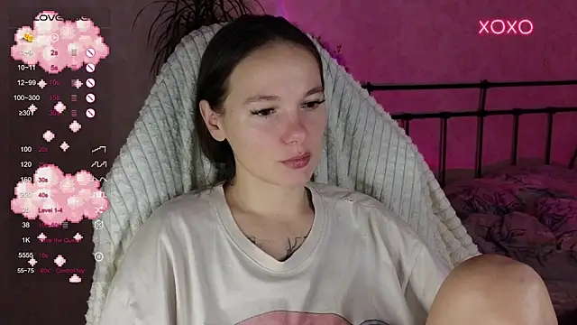 Snapshot of lil_luna_x chatting on November 18, 10:45 pm lil luna x online show from November 18, 10:45 pm