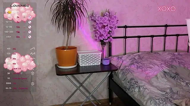 Snapshot of lil_luna_x chatting on November 18, 2:49 am lil luna x online show from November 18, 2:49 am