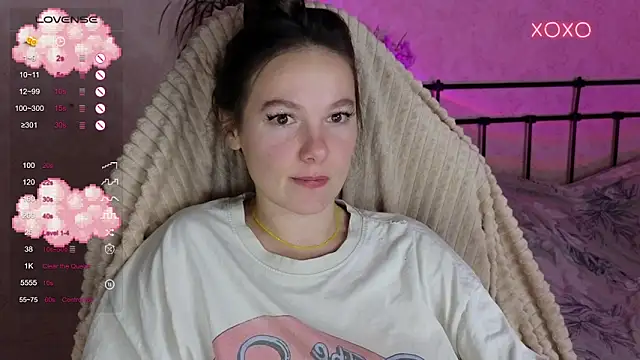 lil luna x online show from December 13, 8:04 pm