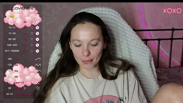 Snapshot of lil_luna_x chatting on January 8, 3:50 pm lil luna x online show from January 8, 3:50 pm