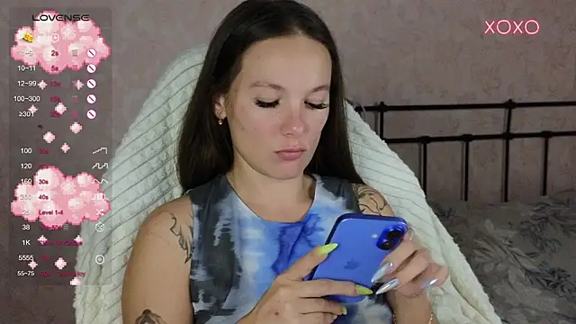 Snapshot of lil_luna_x chatting on September 10, 7:13 pm lil luna x online show from September 10, 7:13 pm