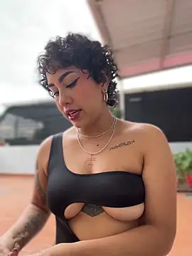 Snapshot of ZahaRoseee chatting on February 28, 10:42 pm ZahaRoseee online show from February 28, 10:42 pm