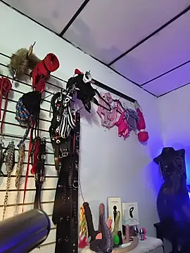 mal x online show from April 11, 6:21 am